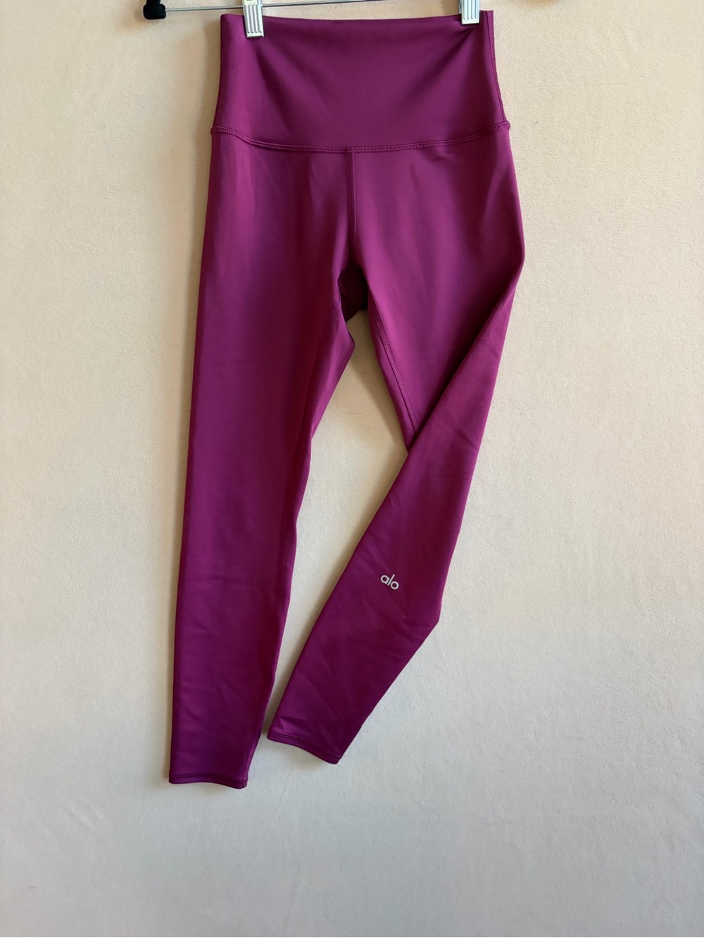 Alo Yoga High-Waist Airlift Leggings Wild Berry Rare NEW size S